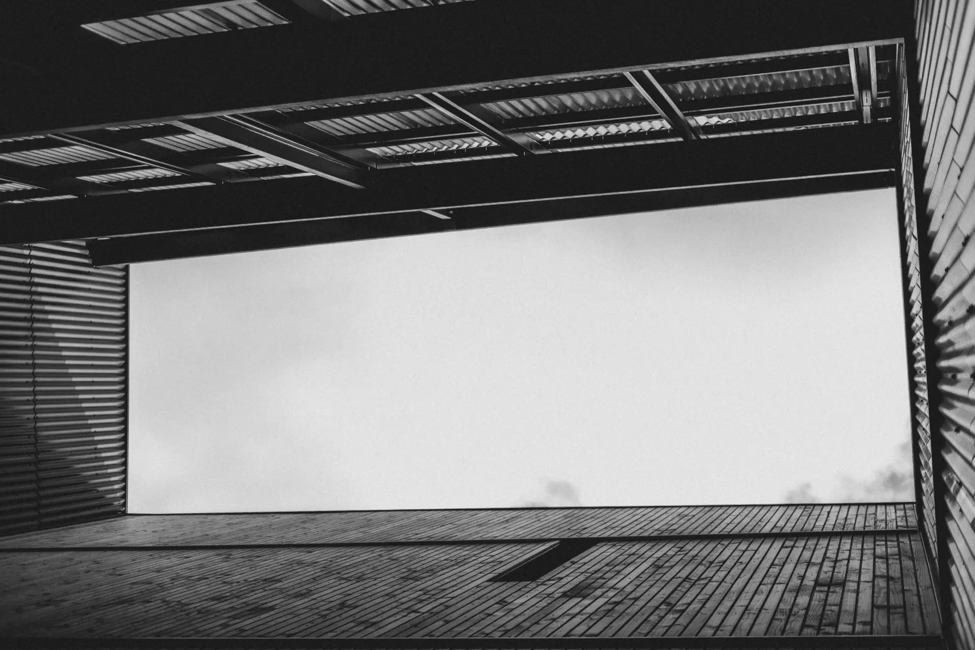 Verrières et lignes architecturales en noir et blanc
